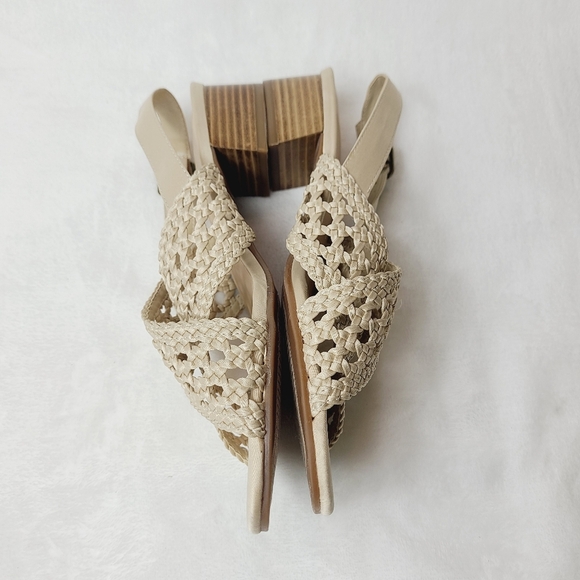 NWOT BELLA VITA Sahara slingback sandals,  natural woven - Picture 3 of 7